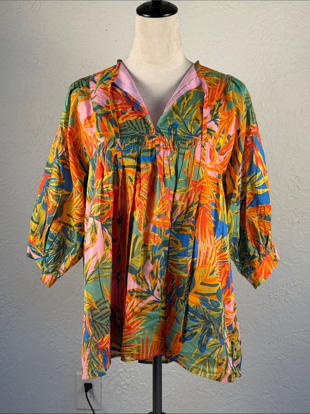 J. Marie NWT Tropical Floral Peasant Tunic - Multicolor size small